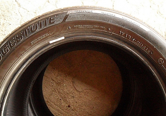 ยางขอบ17 บริดสโตน215-55 R17ลงพื้นปลายปี14(4เส้น4,900บ)นิ่มๆ สดมาก ยางขอบ17 บริดสโตน215-55 R17ลงพื้นปลายปี14(4เส้น4,900บ)นิ่มๆ สดมาก