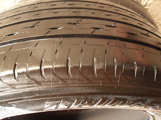 ยางขอบ17 บริดสโตน215-55 R17ลงพื้นปลายปี14(4เส้น4,900บ)นิ่มๆ สดมาก ยางขอบ17 บริดสโตน215-55 R17ลงพื้นปลายปี14(4เส้น4,900บ)นิ่มๆ สดมาก