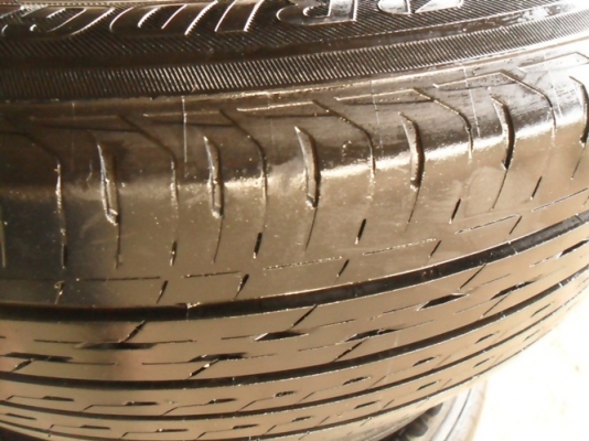 ยางขอบ17 บริดสโตน215-55 R17ลงพื้นปลายปี14(4เส้น4,900บ)นิ่มๆ สดมาก ยางขอบ17 บริดสโตน215-55 R17ลงพื้นปลายปี14(4เส้น4,900บ)นิ่มๆ สดมาก