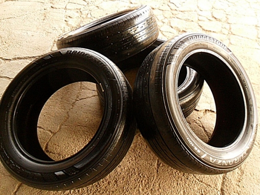 ยางขอบ17 บริดสโตน215-55 R17ลงพื้นปลายปี14(4เส้น4,900บ)นิ่มๆ สดมาก ยางขอบ17 บริดสโตน215-55 R17ลงพื้นปลายปี14(4เส้น4,900บ)นิ่มๆ สดมาก