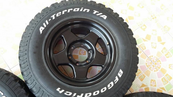 ขายล้อลาย เบรดเล่ 16x8 off 0 สีดำ พร้อมยาง bf 265/70/16  1 ชุด เอาไปใส่หล่อๆครับ