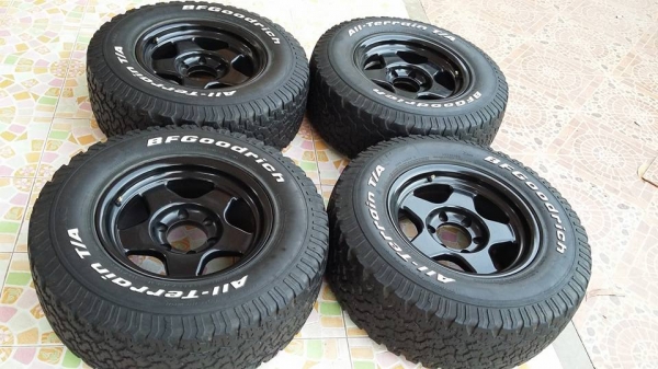 ขายล้อลาย เบรดเล่ 16x8 off 0 สีดำ พร้อมยาง bf 265/70/16  1 ชุด เอาไปใส่หล่อๆครับ