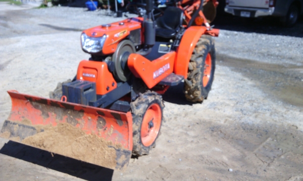 ขายคูโบต้า KRT 14 แรง สวยๆ 196 ชม.ชื้ิอไปใช้ได้เลยครับ อุปกรณ์ 3 อย่าง ใบดัน หาง 4 ล้อเหล็กกันจม