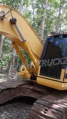 Komatsu รุ่น 8 10,607 ชั่วโมง Komatsu รุ่น 8 10,607 ชั่วโมง