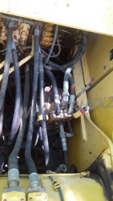 Komatsu รุ่น 8 10,607 ชั่วโมง Komatsu รุ่น 8 10,607 ชั่วโมง