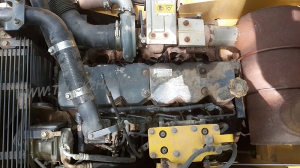 Komatsu รุ่น 8  10,607 ชั่วโมง