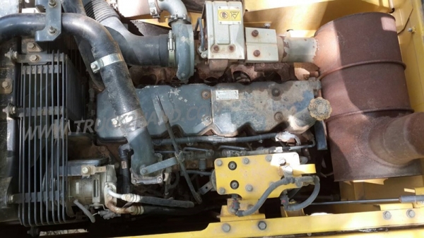 Komatsu รุ่น 8 10,607 ชั่วโมง Komatsu รุ่น 8 10,607 ชั่วโมง