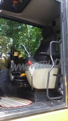 Komatsu รุ่น 8 10,607 ชั่วโมง Komatsu รุ่น 8 10,607 ชั่วโมง