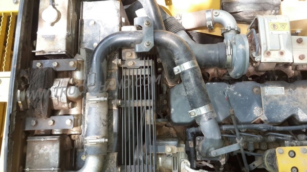 Komatsu รุ่น 8 10,607 ชั่วโมง Komatsu รุ่น 8 10,607 ชั่วโมง