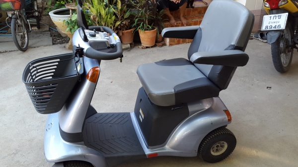 รถไฟฟ้า ซูซูกิ 4 ล้อ สภาพสวย เดิม ๆ พร้อมขี่ ลดราคาสุด ๆ 33,000 รถไฟฟ้า ซูซูกิ 4 ล้อ สภาพสวย เดิม ๆ พร้อมขี่ ลดราคาสุด ๆ 33,000