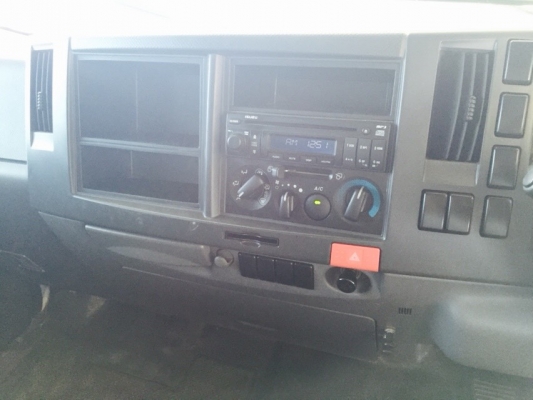 ขาย6ล้อ  NMR 130แรง ปี2555 กระบะ 4.30เมตร ตู้แห้ง