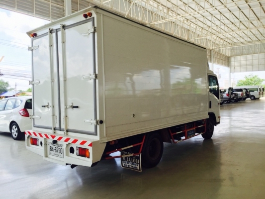 ขาย6ล้อ  NMR 130แรง ปี2555 กระบะ 4.30เมตร ตู้แห้ง