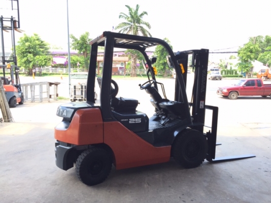 ขายฟอร์คลิฟต์ TOYOTA 42-8FD25 ดีเซล ,เกียร์ออโต ,เสายกสูง 3 เมตร ,รถใช้งานมาน้อย 2000 กว่าช.ม ( SPECS JAPAN ) สภาพพร้อมใช้งาน