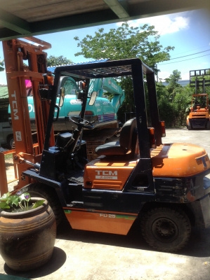 +++ ขายโฟล์คลิฟท์  T.C.M. FD25  ขนาด 2.5  ตัน  เครื่องยนต์ดีเซล  เสา  4  เมตร  เกียร์ออโตเมติค  ยางตัน  (รถนอก  สภาพ 90\%)