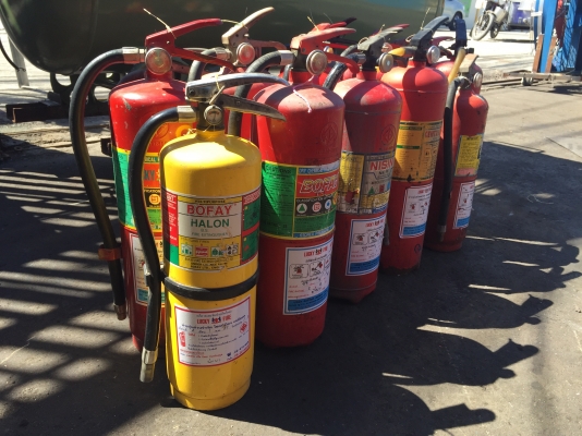 ขายถังดับเพลิง17ถัง ตามสภาพมีที่ยังไม่ใช้ก็มีครับ เหมา17ใบราคา 5,500บาท