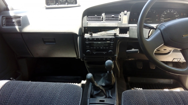 ขาย TOYOTA HILUX YN106 4 ประตู คานแข็ง 4wd