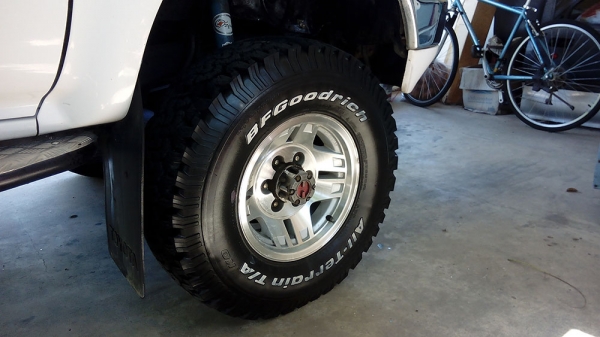 ขาย TOYOTA HILUX YN106 4 ประตู คานแข็ง 4wd