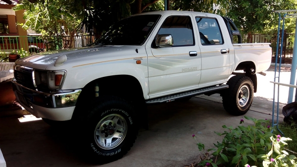 ขาย TOYOTA HILUX YN106 4 ประตู คานแข็ง 4wd