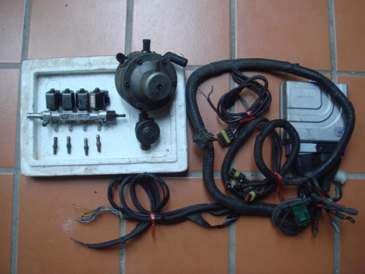 ขายชุดแก๊สหัวฉีดversusไม่มีถังแก๊สมีเท่าที่เห็นในรูปเดิมติดแจ๊ดครับ