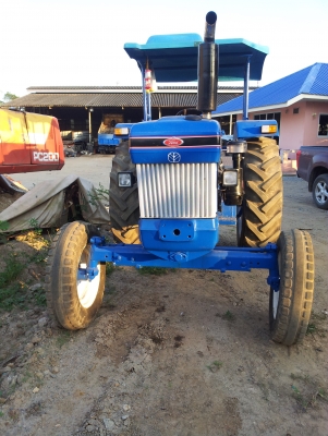 รถไถ Ford  เพลาเดียวเก่านอก มาปรับปรุงทำสีใหม่ เช็คเครื่องเรียบร้อย สภาพพร้อมใช้ งาน