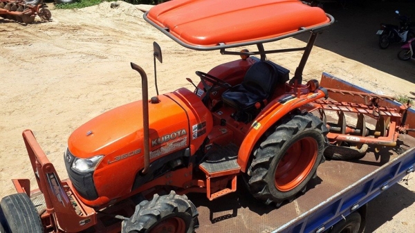 ขายรถไถkubota L3608 อุปกรณ์ โรตารี่ ใบมีด ผานหลัง คาด ตราช้าง ใช้งานน้อย 2พัน ชม. ใช้งานมือเดียว ปลายปี53 สภาพพร้อมใช้งาน พร้อมลงลุยงาน ขายรถไถkubota L3608 อุปกรณ์ โรตารี่ ใบมีด ผานหลัง คาด ตราช้าง ใช้งานน้อย 2พัน ชม. ใช้งานมือเดียว ปลายปี53 สภาพพร้อมใช้งาน พร้อมลงลุยงาน