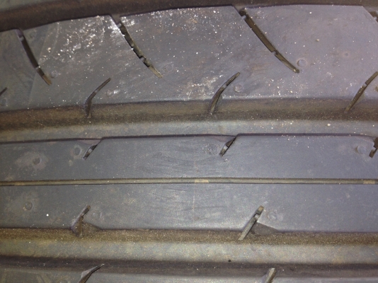 ขายล้อพร้อมยางป้ายแดง HONDA HRV ตัวรองท๊อป ขอบ 17 ยาง 215 55 17 ปี 15