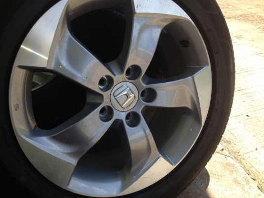 ขายล้อพร้อมยางป้ายแดง HONDA HRV ตัวรองท๊อป ขอบ 17 ยาง 215 55 17 ปี 15