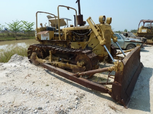 รถแทรกเตอร์ตีนตะขาบ CAT D4D