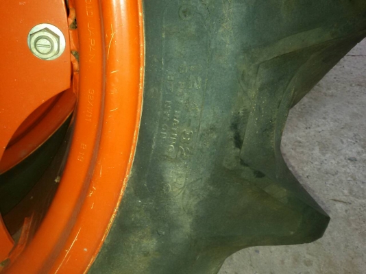 ขายยางไฮลักของคูโบต้า m50 และ m60 ราคา 55000