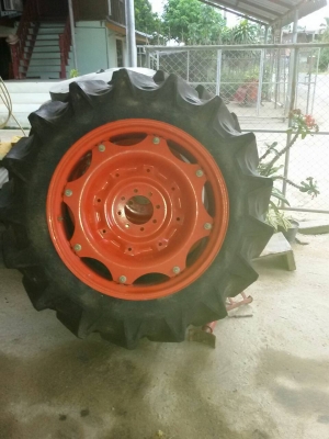 ขายยางไฮลักของคูโบต้า m50 และ m60 ราคา 55000