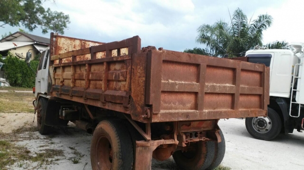 6ล้อดั้ม165แรง Isuzu. FTR11F. สภาพดี สีไม่ค่อยสวย เครื่องดีคัสซีสวย