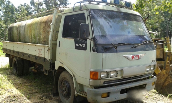 รถฮีโน่  6 ล้อ บรรทุกน้ำยาง  FB2W / 120 แรงม้า. ปี 37     สนใจติดต่อ  081 - 6079515