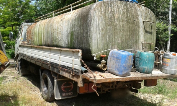 รถฮีโน่  6 ล้อ บรรทุกน้ำยาง  FB2W / 120 แรงม้า. ปี 37     สนใจติดต่อ  081 - 6079515