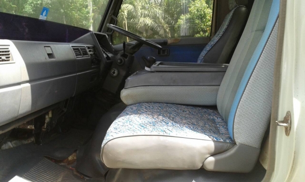 รถฮีโน่  6 ล้อ บรรทุกน้ำยาง  FB2W / 120 แรงม้า. ปี 37     สนใจติดต่อ  081 - 6079515