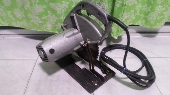 เลื่อยวงเดือนmakita รุ่น 5201N ขนาด 10นิ้ว กำลัง 1,450Wสภาพดีพร้อมใช้ครับ เลื่อยวงเดือนmakita รุ่น 5201N ขนาด 10นิ้ว กำลัง 1,450Wสภาพดีพร้อมใช้ครับ