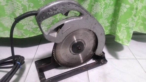 เลื่อยวงเดือนmakita รุ่น 5201N ขนาด 10นิ้ว กำลัง 1,450Wสภาพดีพร้อมใช้ครับ