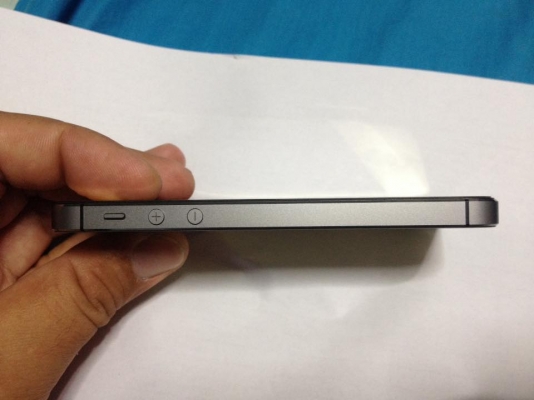 ไอโฟน 5S ลดเหลือ 12,900 ต่อรองได้ สีเทา Gray 16G เครื่องศูนย์ อุปกรณ์แท้ครบกล่องรายละเอียดตามรูป อีมี่เครื่องกับกล่องตรง สภาพดีมาก ใช้งานได้ปกติทุกอย่าง ไม่ติดล็อคใดๆ หมดประกันแล้ว ติดฟลิม์กระจกนิรภัยกันแตกสีทองหน้าหลัง แถมอุปกรณ์เสริมให้ทุกชิ้นตามรูป ราค