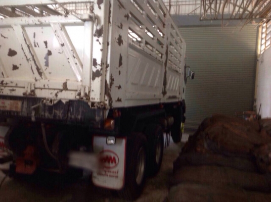 รถอีซูซุ 10 ล้อดั้ม FXZ 360 แรงม้า. ปี 56  ( รถวิ่ง 1xx,xxx กว่า กม. )     สนใจติดต่อ  081 - 6079515