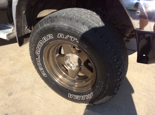 ขายรถกระบะฟอร์ด เรนเจอร์โฟวิลแคปเปิดได้ ปี03 เครื่องวาง 1JZ เทอร์โบ เกียร์ธรรมดา ติดแก๊สLPG ระบบเกียร์โฟวิลยังอยู่ครบ เพาเวอร์ ไฟฟ้า airbag/abs ภายในเดิมๆวิทยุCD ตัวถังบางเดิมทั้งคันสีเงามีริ้วรอย แม็กสวย8"ยางโฟ34" ยางดี โช๊คอัพแต่ง คัสซีสวย รถข