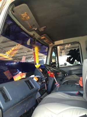 รถอีซุซุ 10 ล้อ พื้นเรียบ FVZ 195 แรงม้า. ปี 37 สนใจติดต่อ 081 - 6079515 รถอีซุซุ 10 ล้อ พื้นเรียบ FVZ 195 แรงม้า. ปี 37 สนใจติดต่อ 081 - 6079515