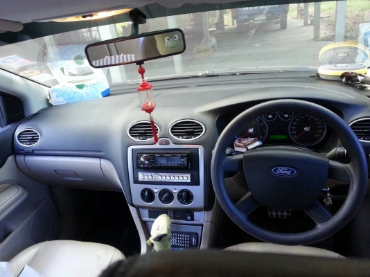 ขายรถเก๋ง Ford 4 ประตูสีดำ ขายรถเก๋ง Ford 4 ประตูสีดำ