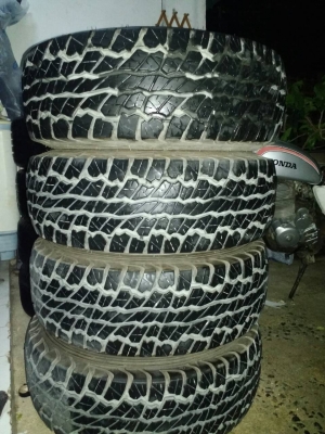 ขายล้อ TOYOTA ขอบ15 พร้อมยาง31x10.5ปี13