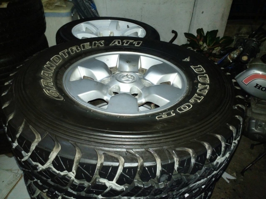 ขายล้อ TOYOTA ขอบ15 พร้อมยาง31x10.5ปี13