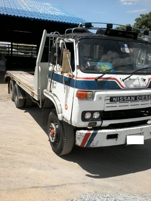 รถบรรทุก 10 ล้อ เทเลอร์บรรทุกแบคโฮ