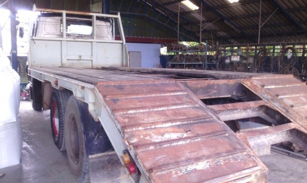 รถบรรทุก 10 ล้อ เทเลอร์บรรทุกแบคโฮ