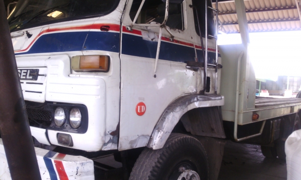 รถบรรทุก 10 ล้อ เทเลอร์บรรทุกแบคโฮ