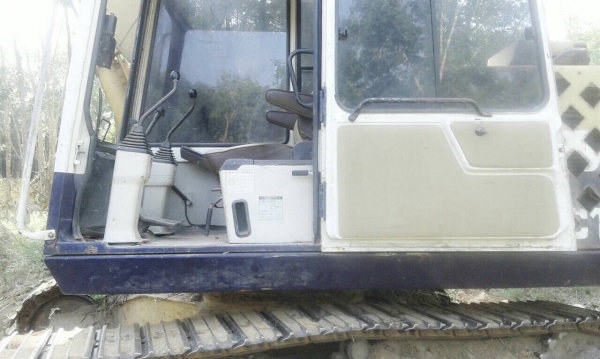 ขายรถแบคโฮ KOMATSU 120-5 แอร์ไฟฟ้า เล่มทะเบียนพร้อม สนใจโทร 081-970-1072