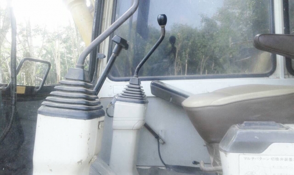 ขายรถแบคโฮ KOMATSU 120-5 แอร์ไฟฟ้า เล่มทะเบียนพร้อม สนใจโทร 081-970-1072