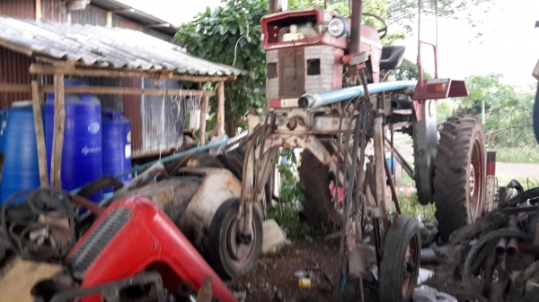 รถไถแม๊กซี่185ยกสูง รถสภาพพร้อมทำงานเลย มีแต่ตัว