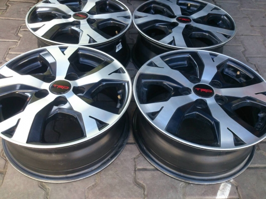 ขายแม็กTOYOTA TRD  5รูขอบ16  จำนวน 4 วง  พร้อมน๊อตแท้ 20 ตัว